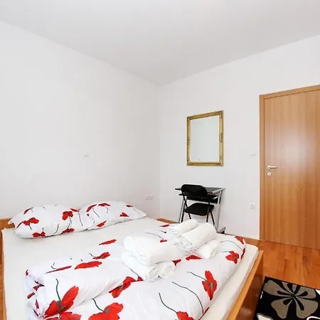 Village Apartment *