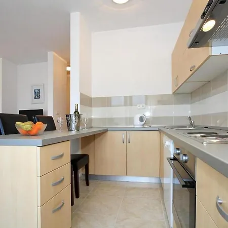 Apartment Village *